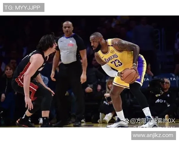 2021年NBA勇士与太阳激战回顾两队精彩对决与球星表现分析